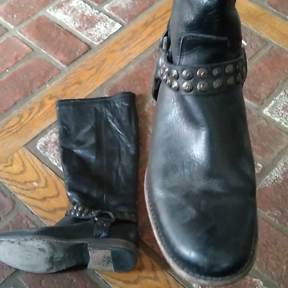 Boots - Picture 3 of 7